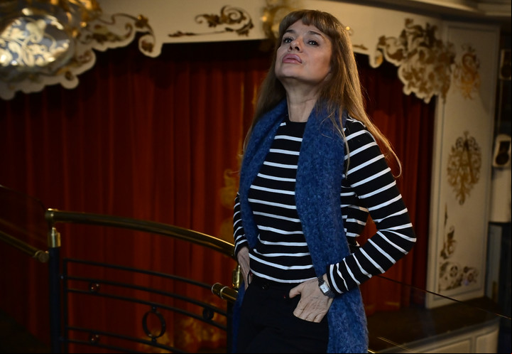 La escritora y peiodista Florencia Canale en el Cafe de los Angelitos. Foto: Matias Martin Campaya.