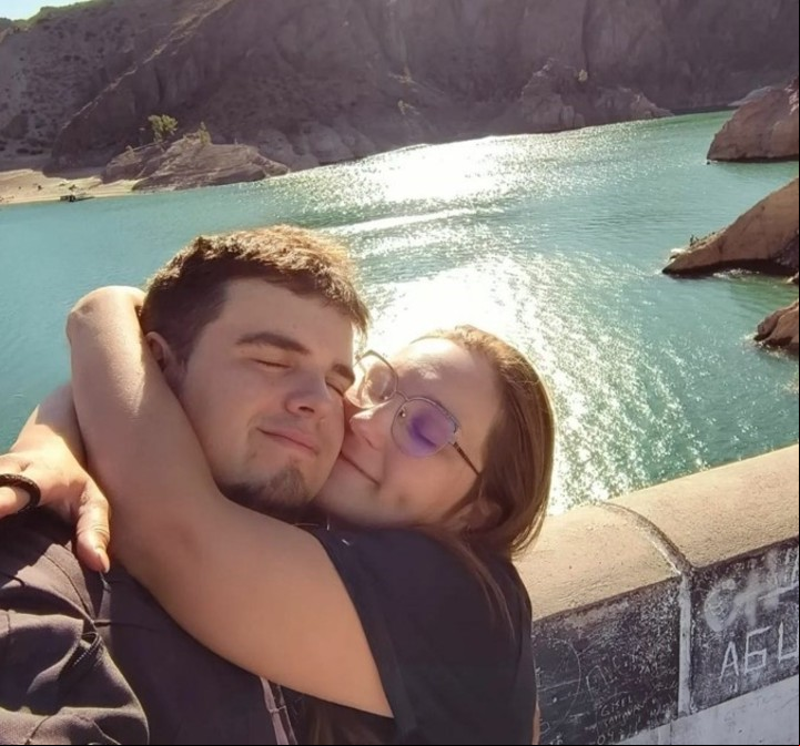 Ariel Santillán, con su novia, Fiorella. Tenían un proyecto de vida juntos que destrozó un conductor borracho.
