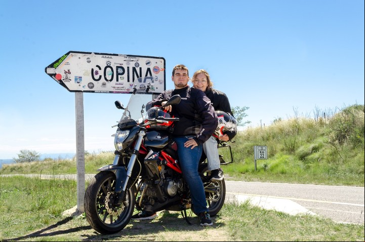 Ariel Santillán, con su novia, Fiorella. Tenían un proyecto de vida juntos que destrozó un conductor borracho.