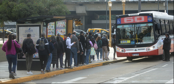 La UTA cerró un acuerdo paritario con las empresas, el Gobierno lo homologó y no habrá un nuevo paro de colectivos
