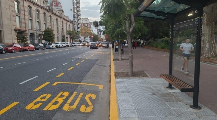 Empieza a funcionar la primera línea de colectivos eléctricos en la Ciudad.