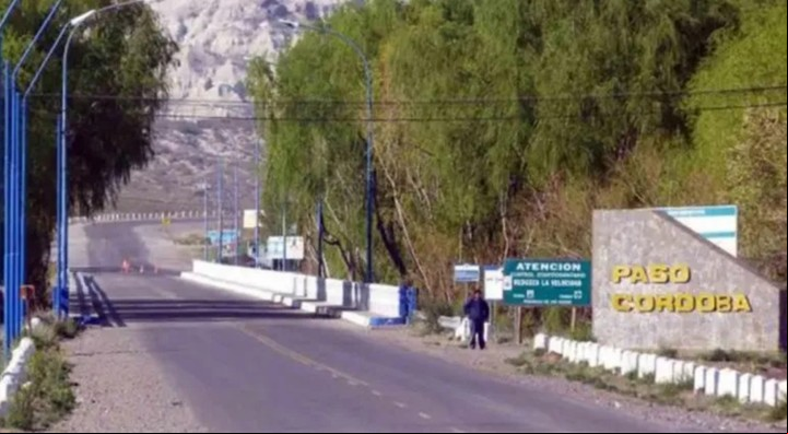 En el Paso Córdoba, una mujer arrojó a su hija de 2 años a la ruta. Foto: Gentileza lmneuquen