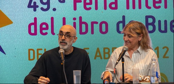 “Tarántula”: Eduardo Halfon presentó su obra en una Sala Storni colmada