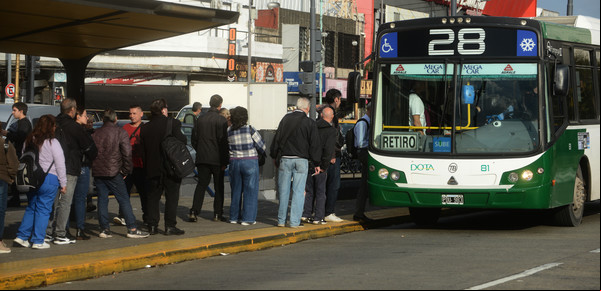 Aprobaron otro aumento para los colectivos en el AMBA: cuánto costará el boleto mínimo