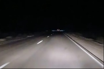 Detienen a una mujer que trató de matar a su hija de dos años: la tiró en medio de la ruta cuando venía un camión a toda velocidad