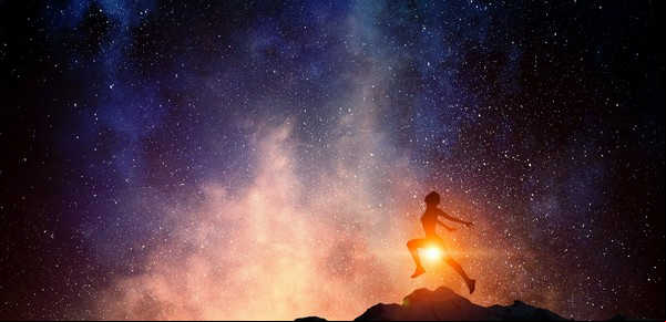 Los dos signos zodiacales que marcarán el camino de todo el 2025 y el signo que menos influirá en el baile cósmico 