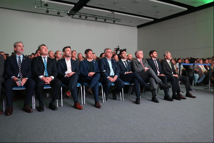 Rogelio Frigerio encabezó un encuentro con otros cinco gobernadores en Paraná. Foto: Prensa
