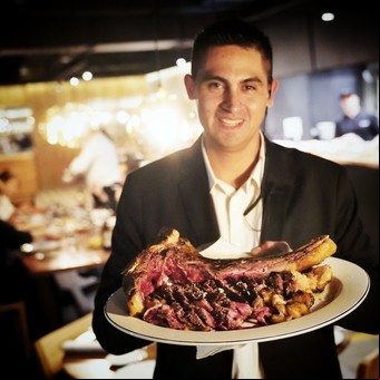 En Palermo, el nuevo restaurante de los impulsores del chuletón en Buenos Aires: un bife gigante de hasta un kilo y medio de peso