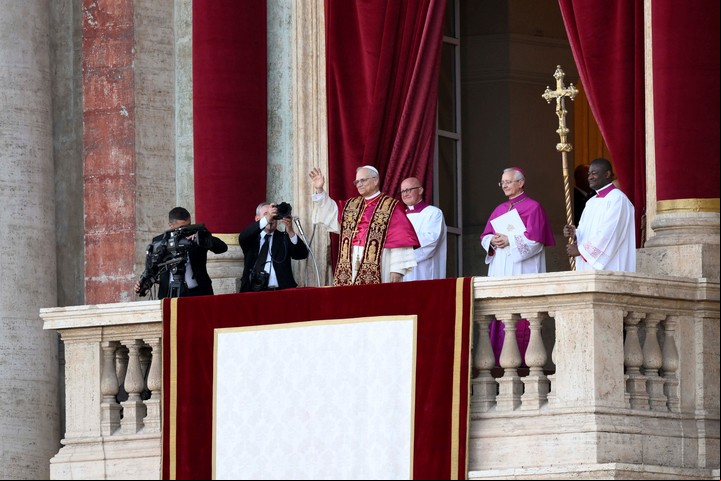 El nuevo Papa en el balcón de la Basílica de San Pedro. Foto: Reuters.