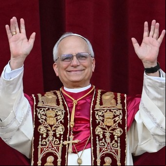 El Vaticano dio a conocer el escudo oficial y el lema del papa León XIV