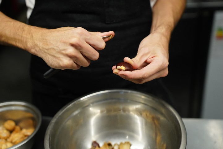 El chef reutiliza todos los desechos posibles de cada plato. Foto Emmanuel Fernández
