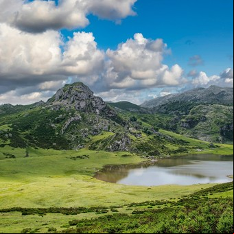 El pueblo de Asturias con más de 20 palacios y jardines que parecen infinitos