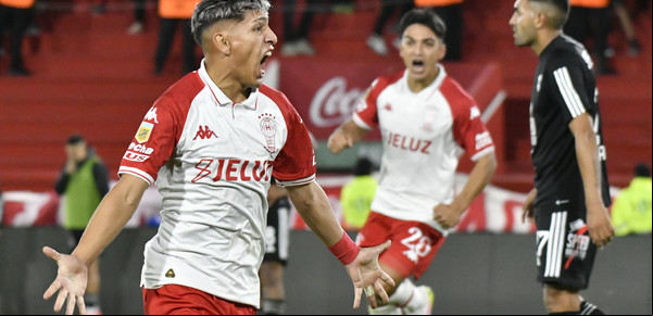 Partidazo en Parque Patricios: Huracán sufrió hasta el final, le ganó 3-2 a Riestra y enfrentará a Rosario Central en cuartos de final 