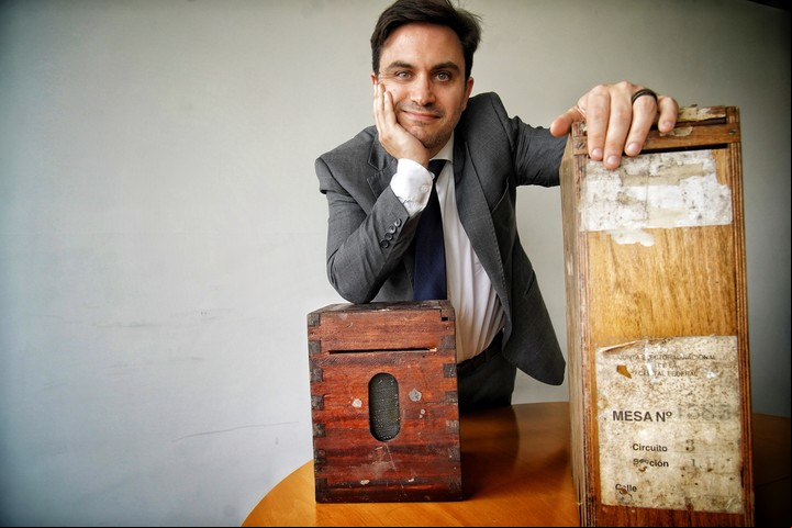 Ramiro Marra, candidato de la Ucedé), prefirió sortear el dinero que no gastó en un bunker electoral. (Foto: Ariel Grinberg)
