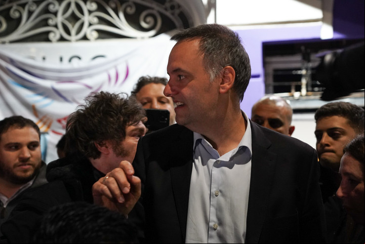 Manuel Adorni se prepara para el cierre de campaña.
Foto: Santiago García Díaz