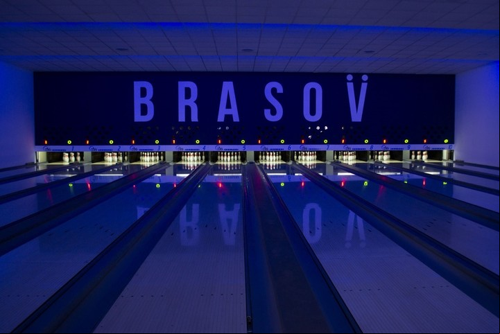 El espacio no solo ofrece bowling, también se especializa en eventos y celebraciones únicas. Foto: Brasov Pilar.
