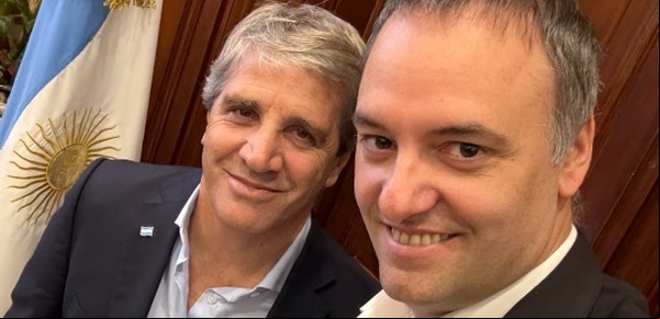 El nuevo "blanqueo" del Gobierno: suben los límites para llevar los dólares al banco y depositarlos sin justificar su origen