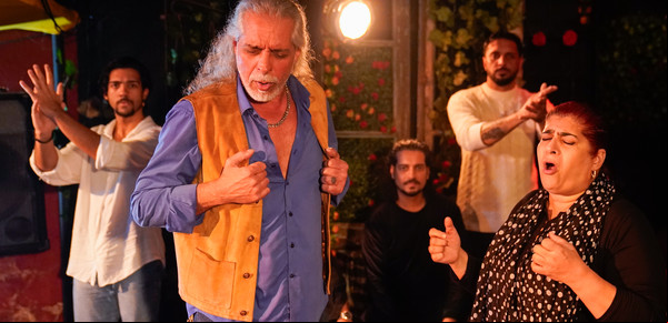 De Los Tarantos a Los Cádiz, tres generaciones de una familia gitana dedicada al flamenco, que empezó cantando en las calles por monedas
