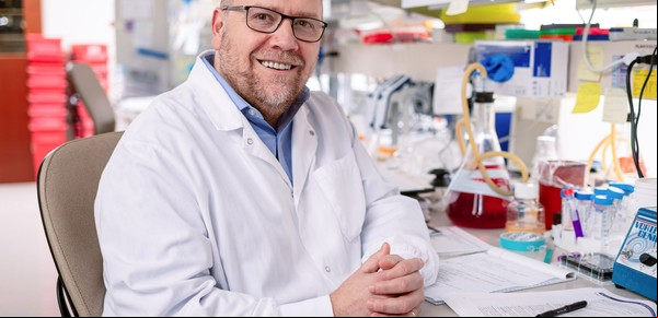 Pensó que la medicina no era para él y ahora está a la vanguardia de la lucha contra el cáncer de páncreas