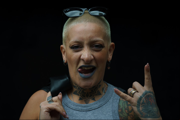 "Para algunos represento como un sentimiento de lucha, un modo de reinventarse, de salir adelante, de escucharse, de hablar", entiende Juliana Scaglione. Foto Juano Tesone