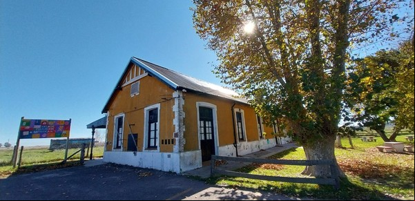 La estación de tren convertida en escuela, el origen de la torta negra y relax en las termas en una escapada de fin de semana