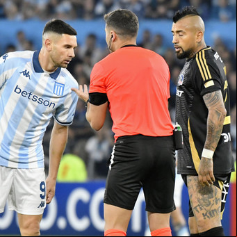 Racing aplastó a Colo Colo, se clasificó a los octavos de final de la Copa Libertadores y dejó atrás el mal trago de Platense