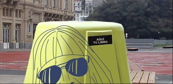 La mano en la basura