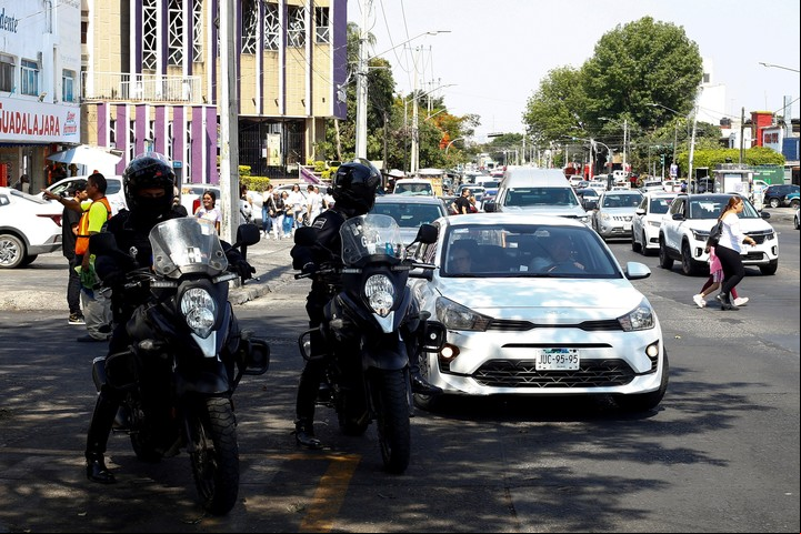 Con escolta policial, el cuerpo de Valeria Márquez fue trasladado hasta el hermético velatorio.(Foto: REUTERS)