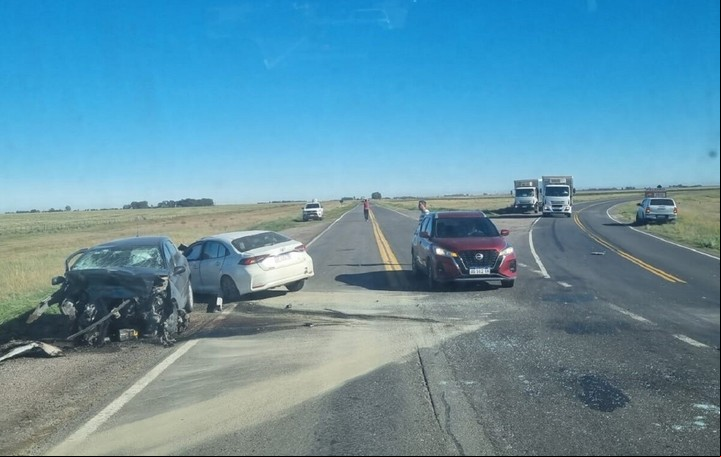 Zona del cruce de la nueva y la vieja ruta 3, en Coronel Rosales, donde se produjo un choque con tres muertos.