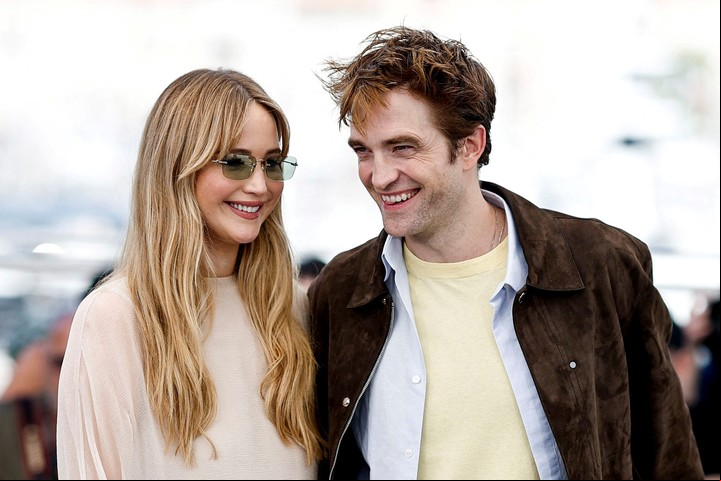 Jennifer Lawrence y Robert Pattinson en el photocall antes de las declaraciones sobre el postparto y el sexo. Foto Reuters