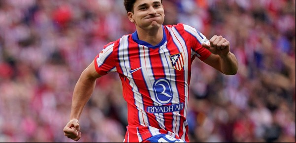 Julián Álvarez se disfrazó de Messi y, con un doblete, le dibujó una sonrisa al Atlético de Madrid del Cholo Simeone