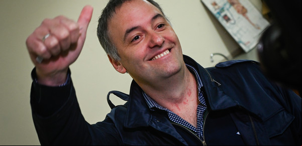 Manuel Adorni minimizó el escándalo de los videos fake, cuestionó que culpen a LLA y cantó su voto: "Increíble votarme a mí mismo"