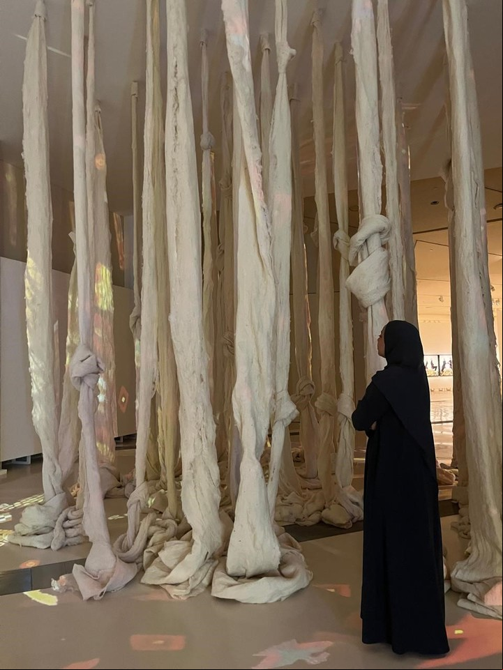 Quipu desaparecido. Obra de la chilena Cecilia Vicuña, León de Oro en la Bienal de Venecia 2022.