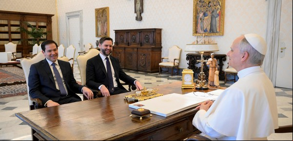 Trump invitó a León XIV a la Casa Blanca tras una audiencia en el Vaticano con líderes de Estados Unidos