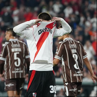 Platense tuvo justicia divina en el Monumental: eliminó por penales a River pese al grosero error del árbitro y jugará contra San Lorenzo