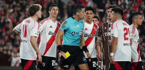 Yael Falcón Pérez, el árbitro 'apadrinado' de Chiqui Tapia que saltó a la fama como 'héroe' y estuvo cerca de ser villano en la histórica victoria de Platense vs. River