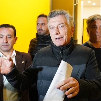 Tras la derrota electoral, Mauricio Macri se fue de viaje el mismo domingo y el PRO es un hervidero