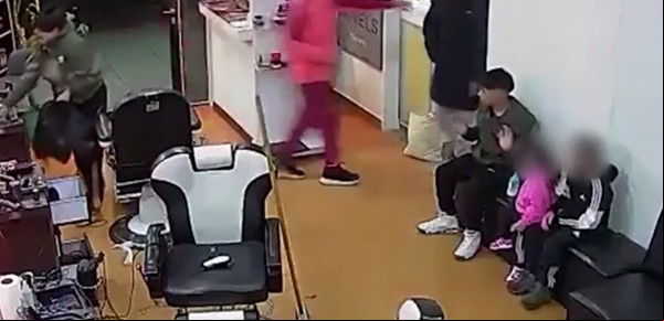 Violento robo a una peluquería en Mar del Plata: ladrones amenazaron al dueño y a clientes delante de dos niños