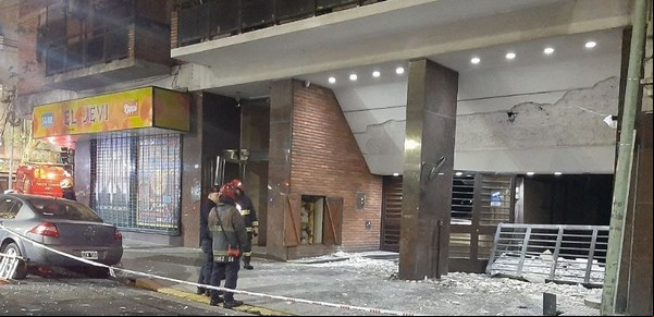 Explotó la caldera de un edificio de Recoleta: evacuaron a 70 vecinos y rescataron a dos personas con hipoacusia que no percibieron el estallido