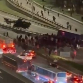 Graves incidentes entre hinchas de River y Platense: hubo corridas en General Paz y pedradas en Vicente López