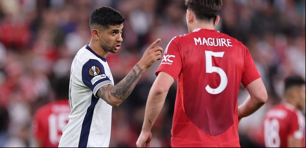 El Cuti Romero tuvo una noche caliente con Harry Maguire: se cruzaron feo todo el partido y el inglés le negó el saludo en la premiación