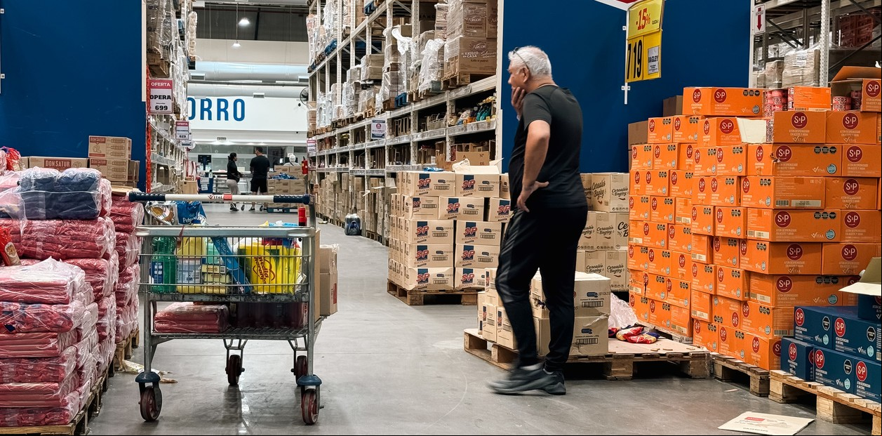 Comerciantes temen un efecto rebote por la suba de los costos de proveedores. Foto: EFE/Juan Ignacio Roncoroni