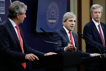 Javier Milei y sus medidas, EN VIVO: todo sobre el plan para usar los dólares bajo el colchón que anunciaron Luis Caputo y Manuel Adorni