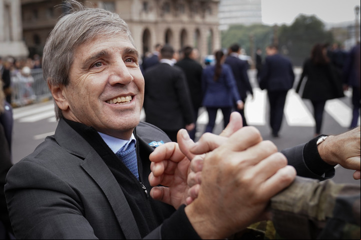 El ministro Caputo en la celebración del Tedeum 25 de mayo. Foto: Mariana Nedelcu