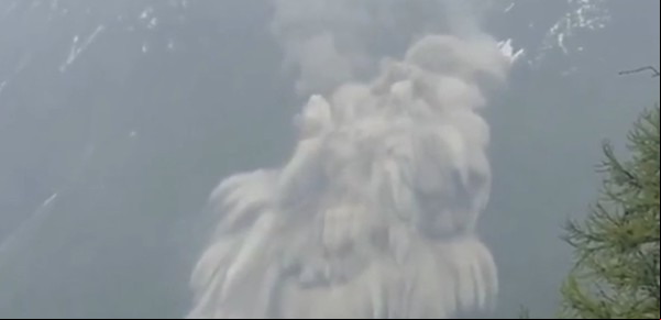 Una avalancha de hielo, barro y rocas en los Alpes Suizos destruyó un pueblo y obligó a toda su población a autoevacuarse