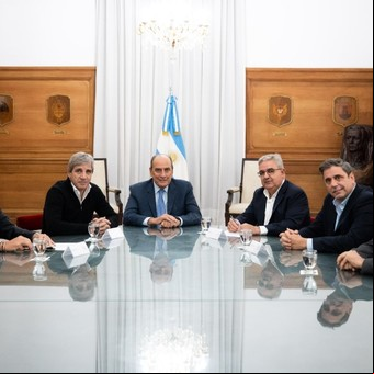 Un gobernador peronista fue el primero en adherir al convenio de Milei para sacar los dólares del colchón