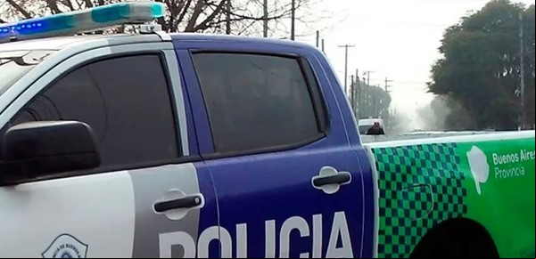 Un policía retirado forcejeó con un ladrón que quiso robarle frente a su hijo, le quitó el arma y lo mató en González Catán