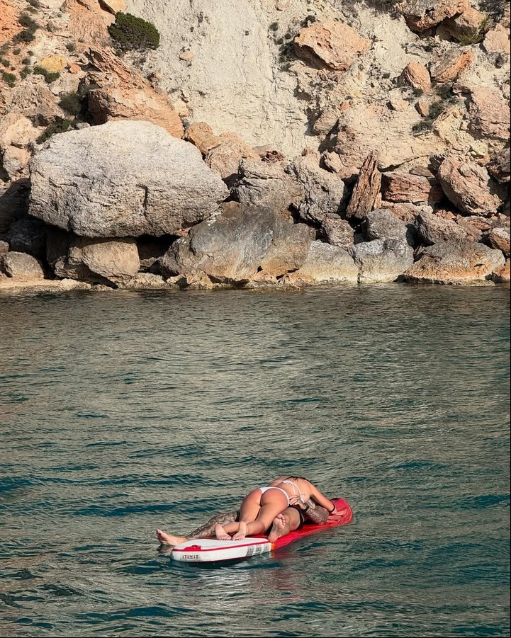 La China Suárez y Mauro Icardi, disfrutando del Mediterráneo. Foto: Instagram.
