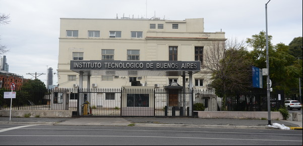 La familia dueña de Pampa Energía compró uno de los edificios más codiciados de Puerto Madero